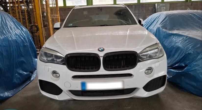 Lefoglalt egy nagy BMW-t a NAV, majd átpasszolta a rendőrségnek