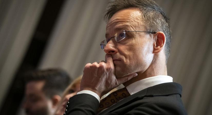 Újabb részletekre derült fény, az Orbán-kormány üzleti köreinek is bőkezűen osztogatta a diplomata-útleveleket Szijjártó Péter tárcája
