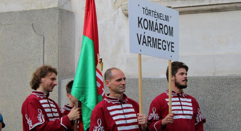 „Hadd érezzem az ujjamon, hogy éget…” – méltó trianoni megemlékezés Komáromban