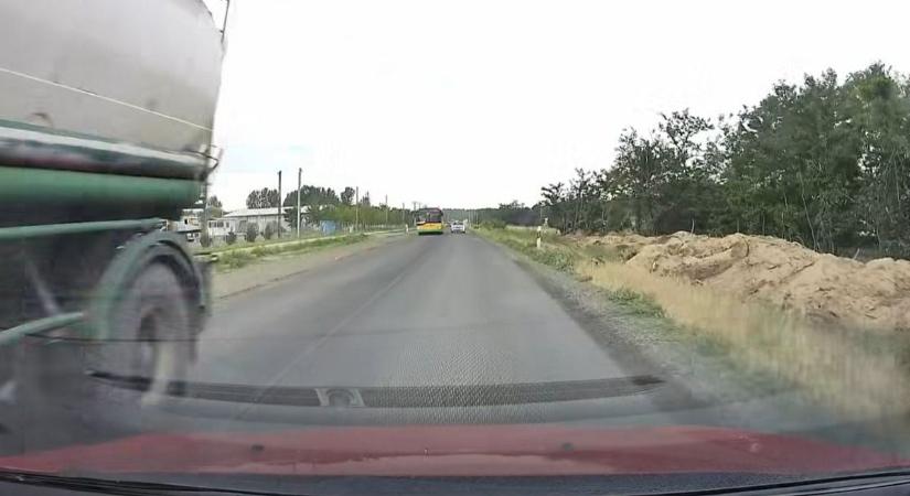 Brutális előzés: vakmerő BMW-s hozta ránk a frászt – videón a szabolcsi rémálom