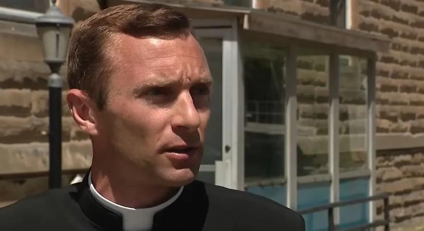Előbb leteperte a gyanúsítottat, majd utána imádkozni ment – a hős pap története