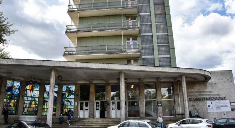 Drogoztak a műtős fiúk, műtétek maradnak el – kritikus helyzet alakult ki a Budapesti Baleseti Központban