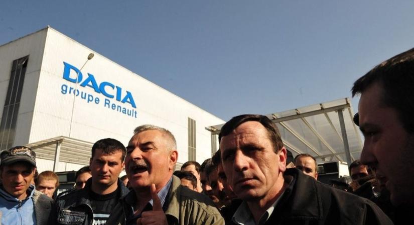 Így lett bezzeg-Romániából szegény Románia: bajban a Dacia, bajban a gazdaság, teljes a politikai zűrzavar