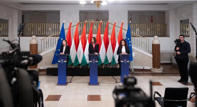 Éjszakába nyúlt a kormányülés, a kormányszóvivői tájékoztatón ismertetik a döntéseket