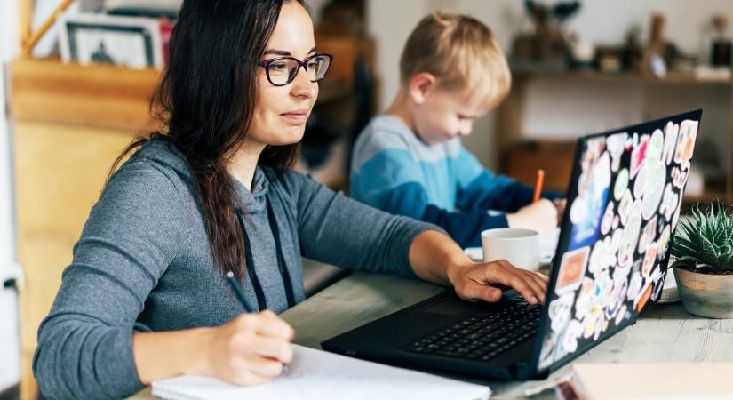 Így menedzseld hatékonyan a home office-t és a gyerekeket egyszerre a nyári szünetben anélkül, hogy megőrülnél