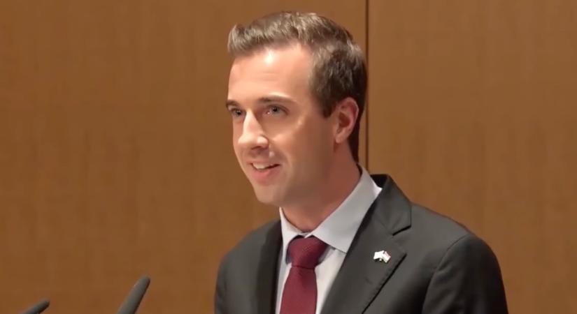 A Fidesz egykori EP-jelöltje azonos nemű párjával házasodott össze