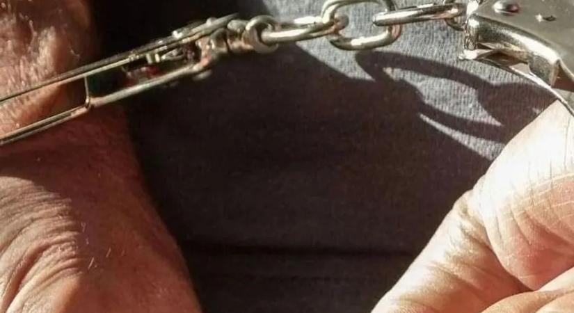 Ehhez már tényleg pofa kell: a lebukott betörő a felfegyverkezett rokonaival tért vissza