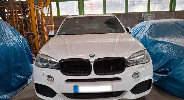 Nagy értékű BMW-t adott a NAV a rendőrségnek