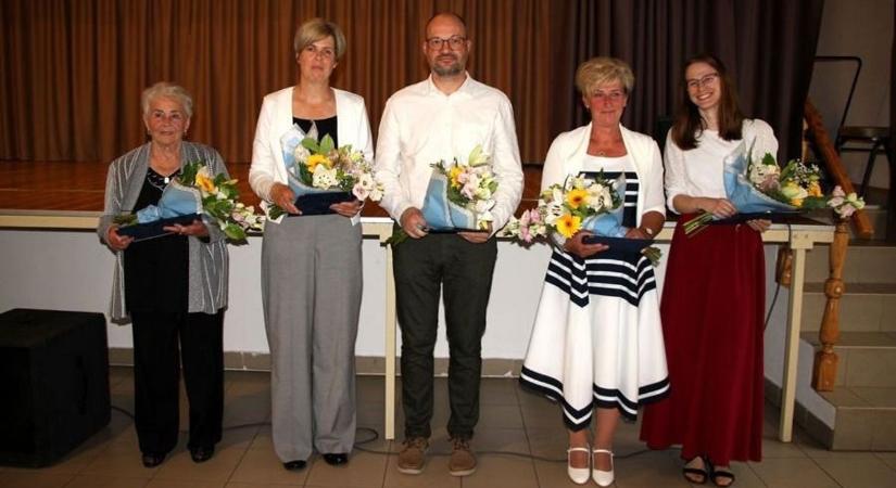 Elismeréseket adtak át a közösségnek: öt díjazottja is lett Komárom-Esztergom leghosszabb településének