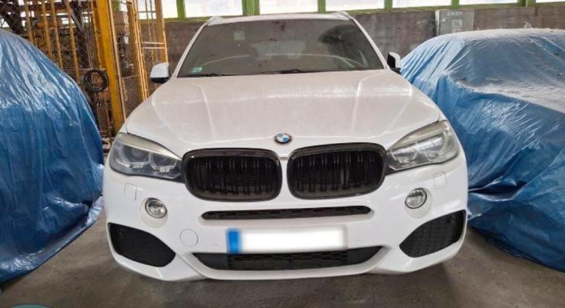 Lefoglalt a NAV egy BMW X5-öt, és odaadta a rendőrségnek