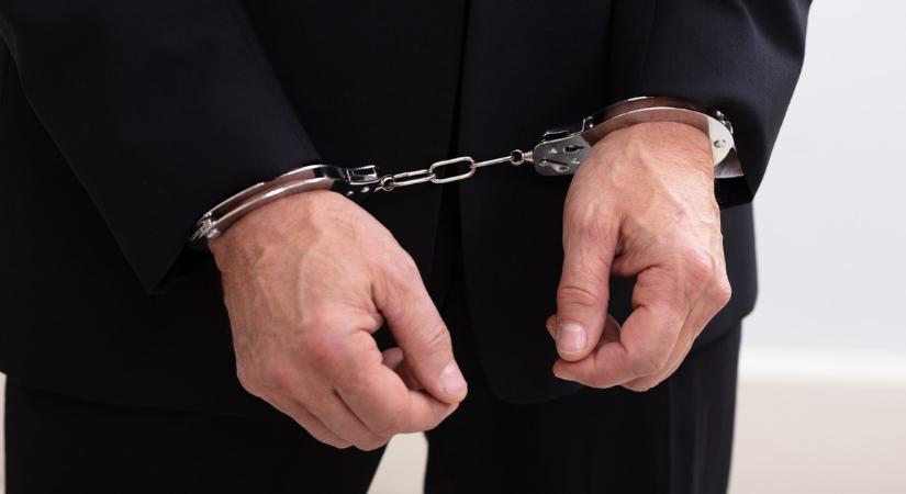 Vesznek még őrizetbe politikusokat a korrupciós botrány ügyében?
