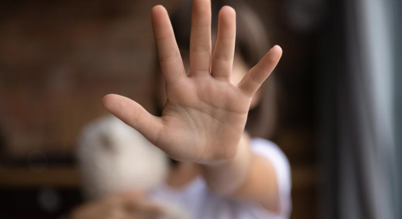 Szabadlábon a kislánnyal erőszakoskodó migráns