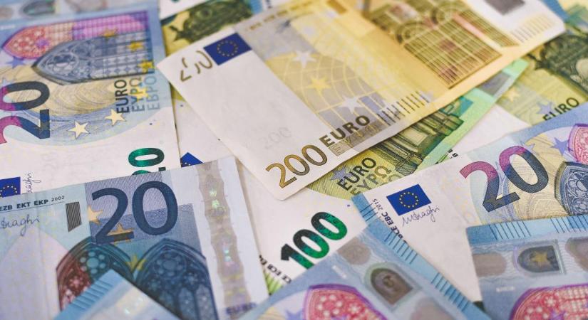 Milyen hatása lehet a debreceni vállalatokra az euró bevezetése? A szakértő válaszol – videóval