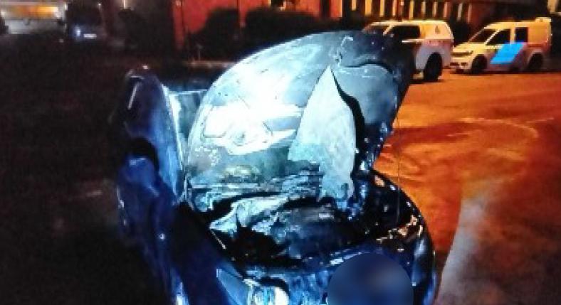 Felgyújtották egy rendőr kocsiját a gödöllői kapitányság előtt