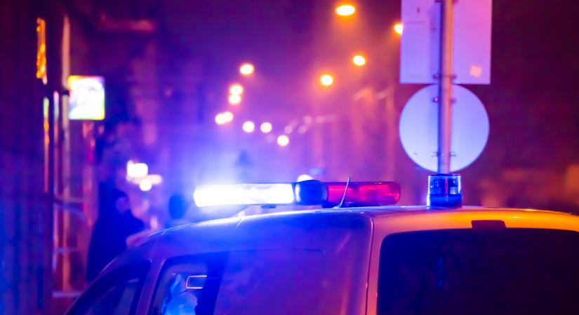 A kapitányság előtt gyújtották fel egy rendőr autóját Budapest mellett: ki és mit akart neki üzenni?