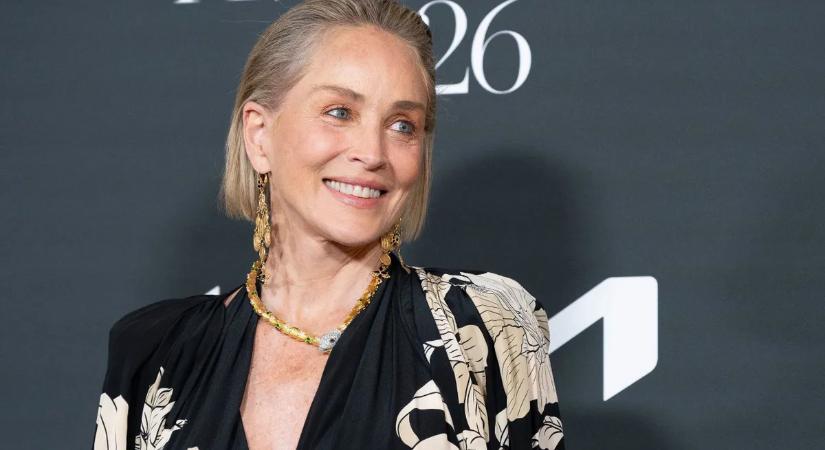 Brutális támadás áldozata lett otthonában Sharon Stone! Több bordája is eltörött a rablás során