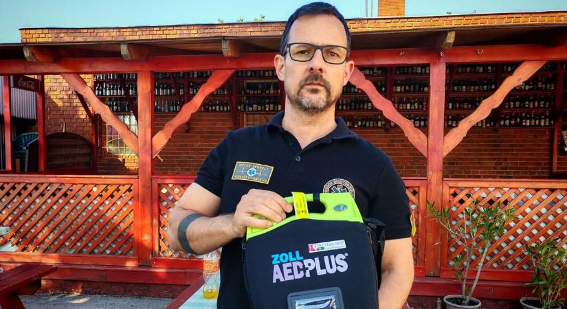 Komoly hivatás: tizenhét defibrillátor helyeztek ki a kapuvári mentők, fiatalokat is megszólítanak