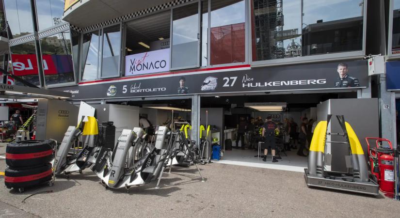 Sárgába borult az Audi: Történelmi festéssel emlékezik a motorsport legendájára a német csapat Monacóban