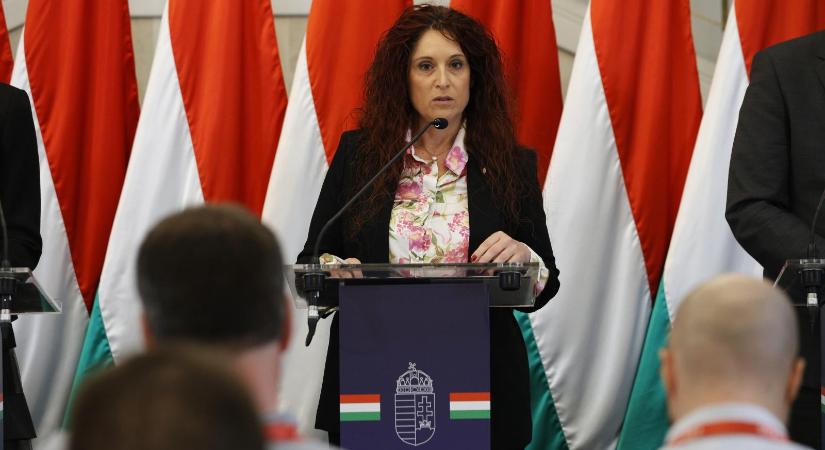 A Szalay-Bobrovniczky-féle HM angol szolgáltatót is bevont a honvédségi egyenruhák tervezésébe hárommilliárd forintért