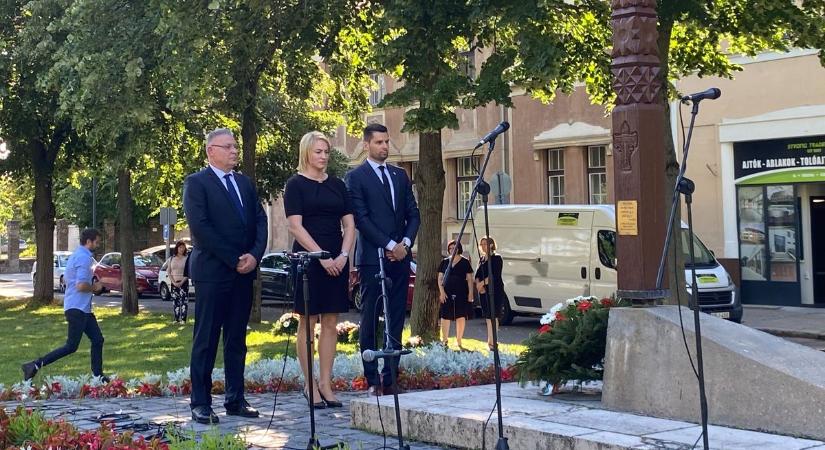 Határokon innen és túl – Trianonra emlékeztek Baján – fotók