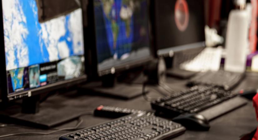 Még ma ideér a hidegfront. Fejfájás, migrén várhat az arra érzékenyekre