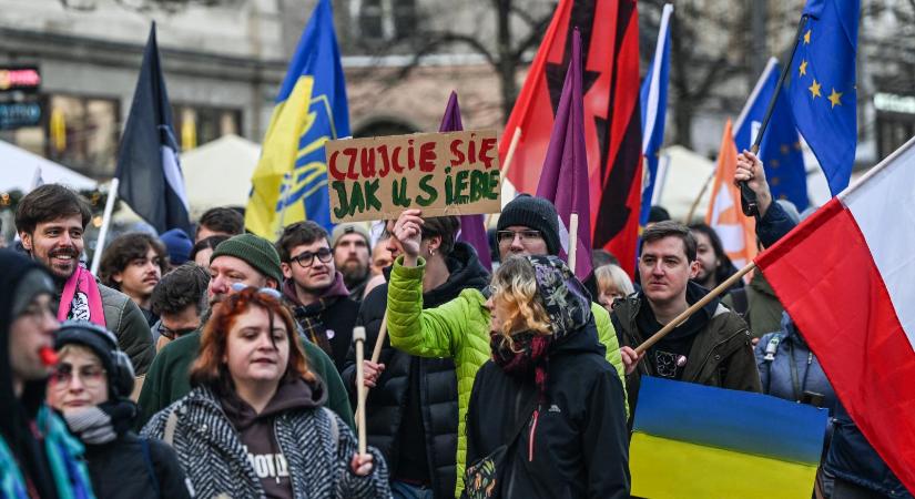 Baloldali szervezetek tiltakoznak háborús bűnös fasiszták újratemetése ellen Ukrajnában