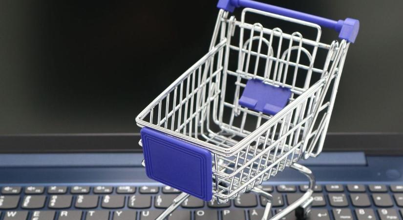 Váratlan újdonságba ütközünk minden magyar webáruháznál