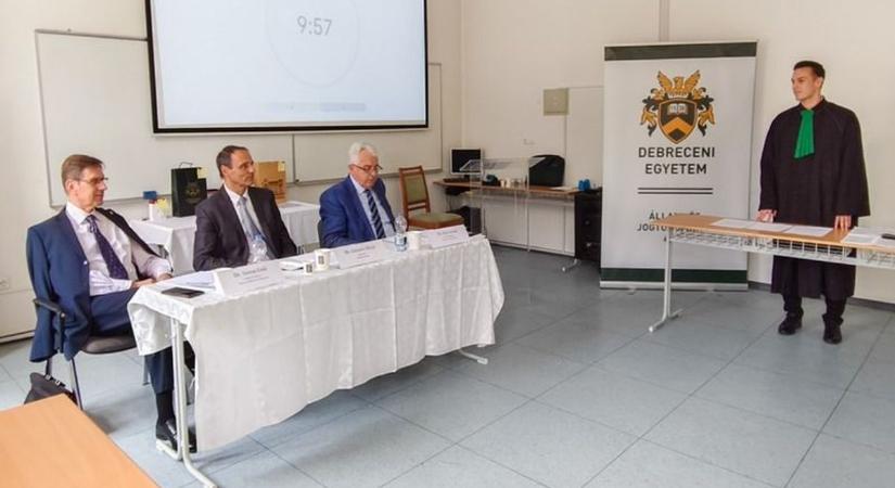 Perbeszédversenyen mérettették meg magukat a Debreceni Egyetem joghallgatói