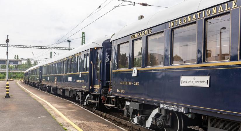 Tatabányára érkezett a világhírű luxusvonat: videón a lélegzetelállító Orient Expressz fotók