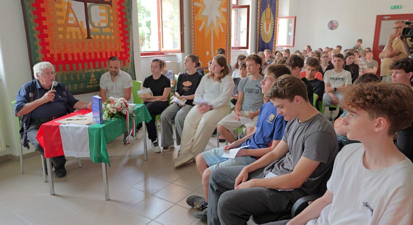 Geográfus professzor tartott előadás a Szőnyi iskola diákjainak Kőrösi Csoma Sándorról