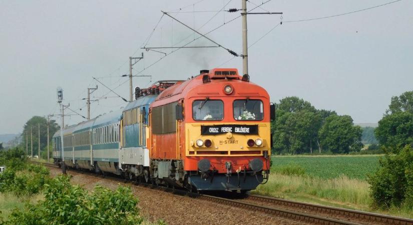 Letarolta az érkező vonat a kamiont Borsodban, a mozdonyvezető életét vesztette