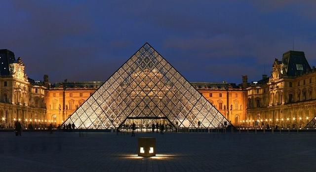 Nemzetközi bűnhálózat állhat a Louvre kifosztása mögött