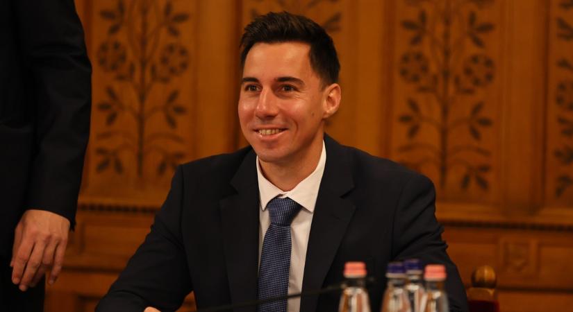 Emlékszel a CBA Kasszás Erzsijére? Radnai Márknak köszönhetjük: „Egy üveg tequila után fel is vetettük...”