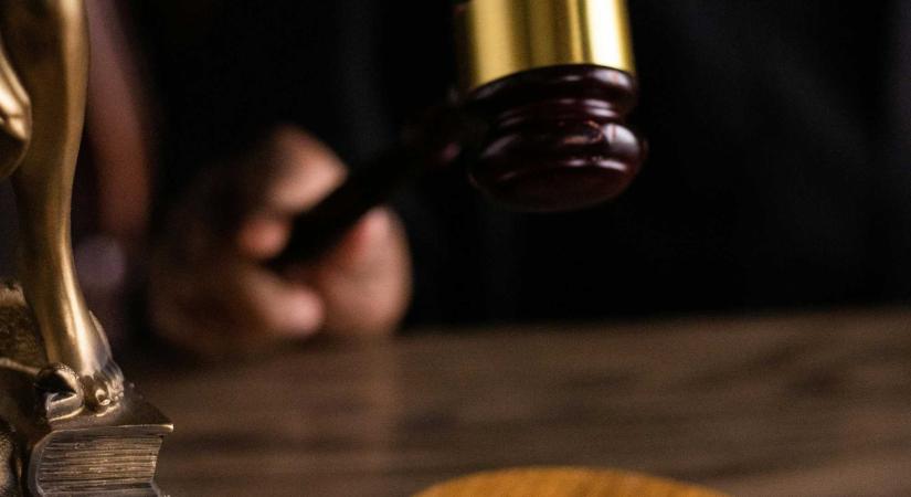 „Magyarul is meg kellene hallgatniuk” – Törvénymódosítást sürgetnek az anyanyelvhasználatért a bíróságokon