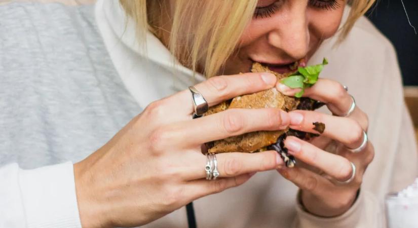 „Egy ritka betegség miatt minden nyelésnél megáll a szívem”