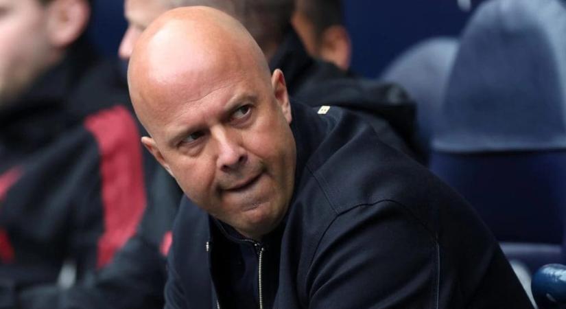 Arne Slot marad a Premier League-ben, a Liverpool FC riválisánál lehet edző
