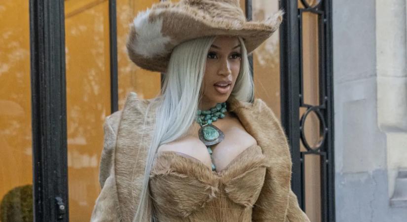 Cardi B, az amerikai rapper egyszerűen bődületes, a hatalmas melleit direkt a kirakatba rakja – mutatjuk az izgató képeit