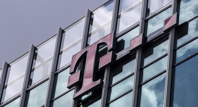 A Telekom talált egy kiskaput: átnevezve vezettek vissza egy betiltott díjat