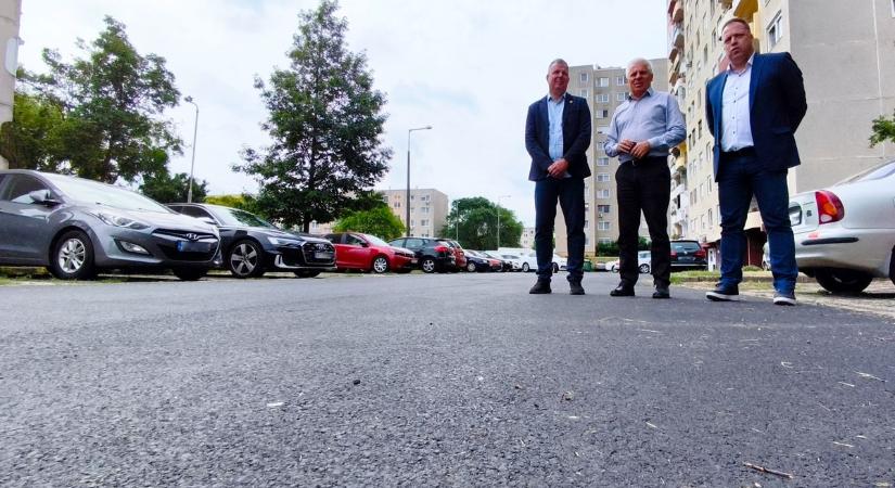 Félmilliárdból elkészültek az utak, a járdák – Megtudtuk, hol épülnek új parkolók Nyíregyházán