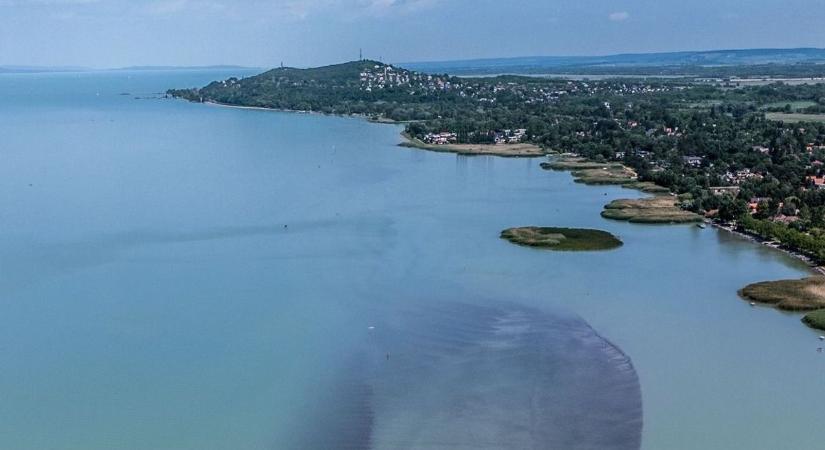 Ijesztő jel bukkant elő a Balatonból: újra látható a hírhedt Majomsziget