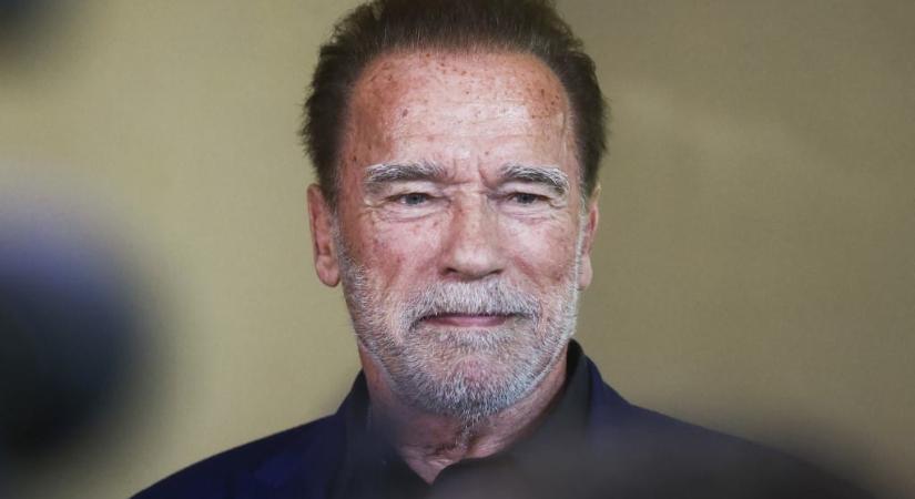 Képeken a Budapesten bringázó Arnold Schwarzenegger
