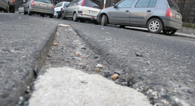 Még mindig folyamatosan kátyúznak Budapesten