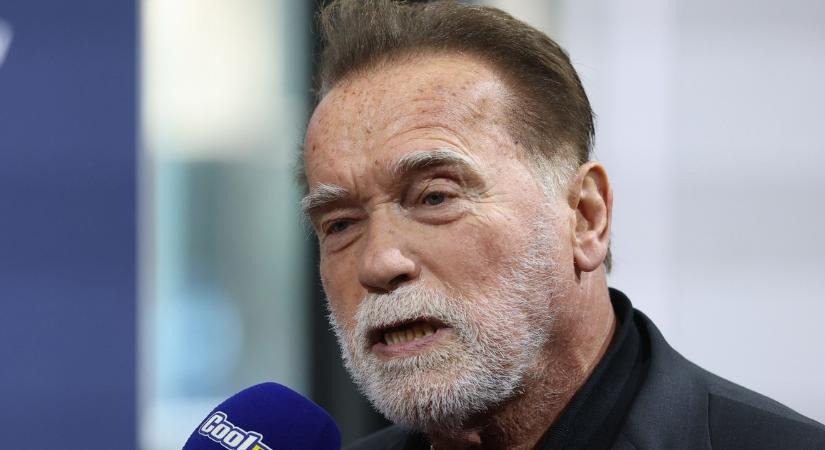 Budapesten biciklizett a Terminátor: a 78 éves Arnold Schwarzenegger és a kerékpárja robusztus látványt nyújt - fotó