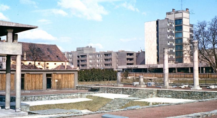 Vége, lassan eltűnik a legendás vidéki hotel: lakóház lesz az modernista épületből