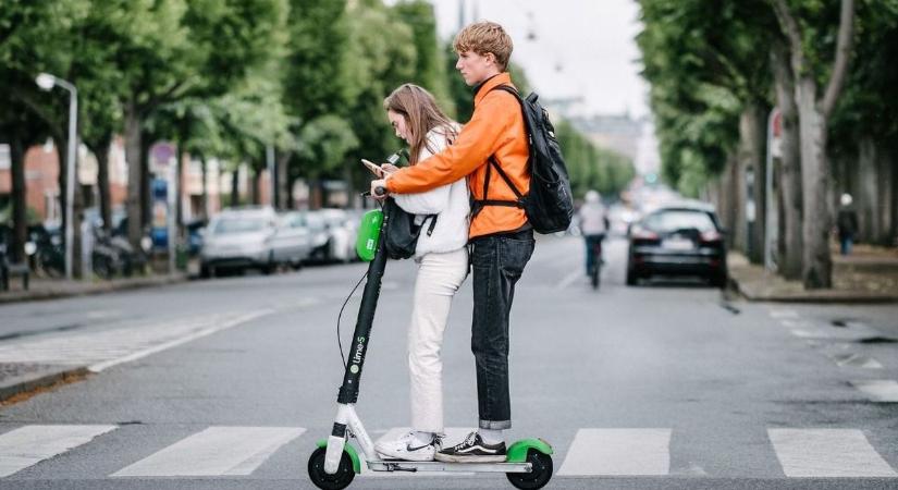 Jön az új KRESZ, és nem lesz pardon a száguldozó rollereseknek
