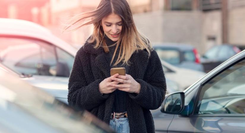 Hiába törölték el a kényelmi díjat, újra díjat számolhat fel a Telekom a mobilparkolásért