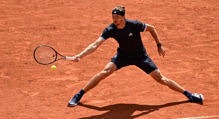 Alexander Zverev megúszta a drámát, és favoritként várhatja a Roland Garros döntőjét
