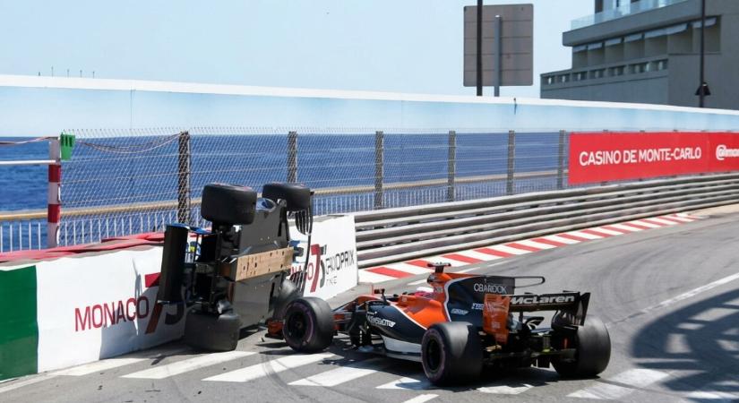 Kilenc éve történt, de még mindig bizarr: Videón az oldalára, azaz két kerékre állt F1-es autó