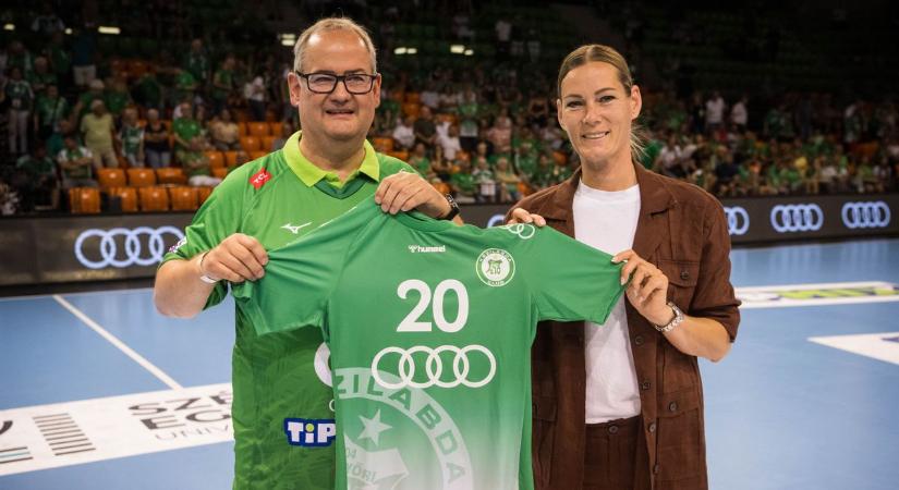 Így szurkolnak minden meccsen a lányoknak az Audi munkatársai