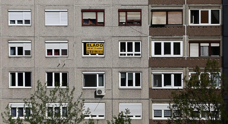 Elképesztő összeg: a magyarok még soha nem tartoztak ennyivel a bankoknak